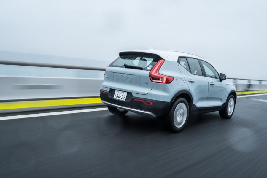  Volvo XC40 T4 Momentum 2018 года  (JP) (фото 10 из 13)